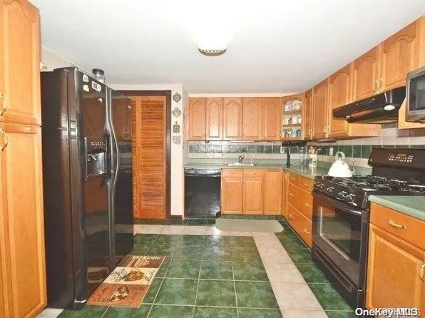 2 College Hills Drive, Farmingville, NY 11738