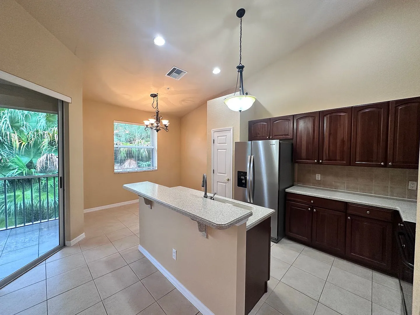 Welcome Home to Reflection Lakes! Spacious 3-Bedroom Condo — Photo 1