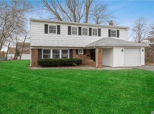 12 Poppy Ln, Commack, NY 11725