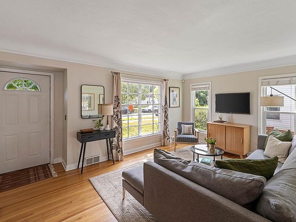 5th image of 4108 13th Ave S