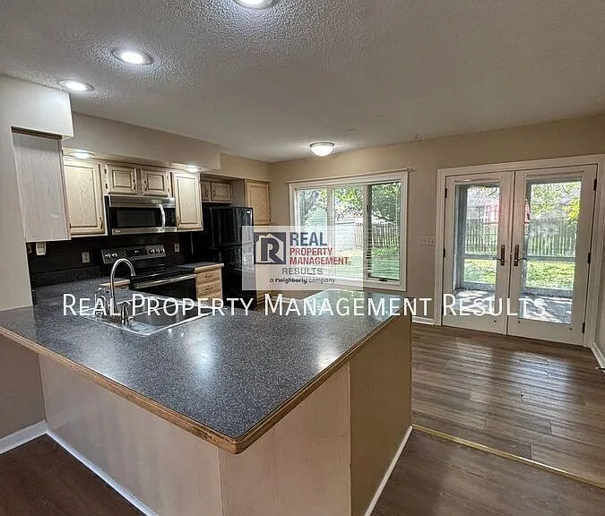 1916 N Iroquois Dr — Photo 4