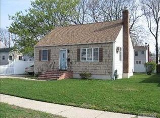 1 Plymouth Dr, Massapequa, NY 11758