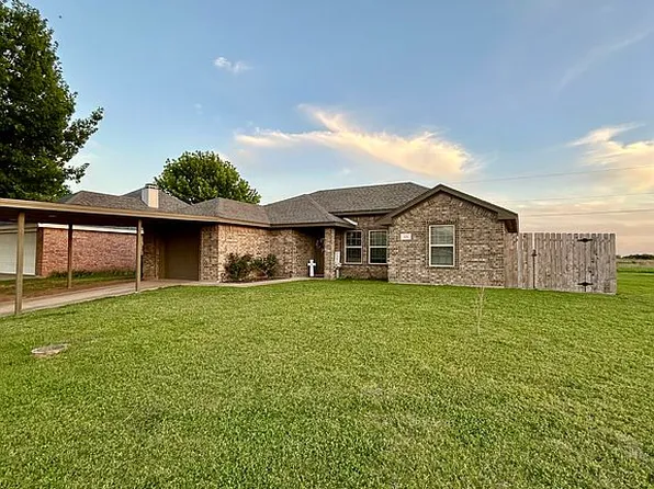 121 E Valley Dr, Iowa Park, TX 76367