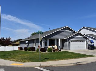 102 N Glacier St, Moxee, WA 98936