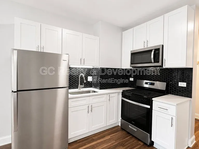 78 Pine Ave #2 — Photo 2