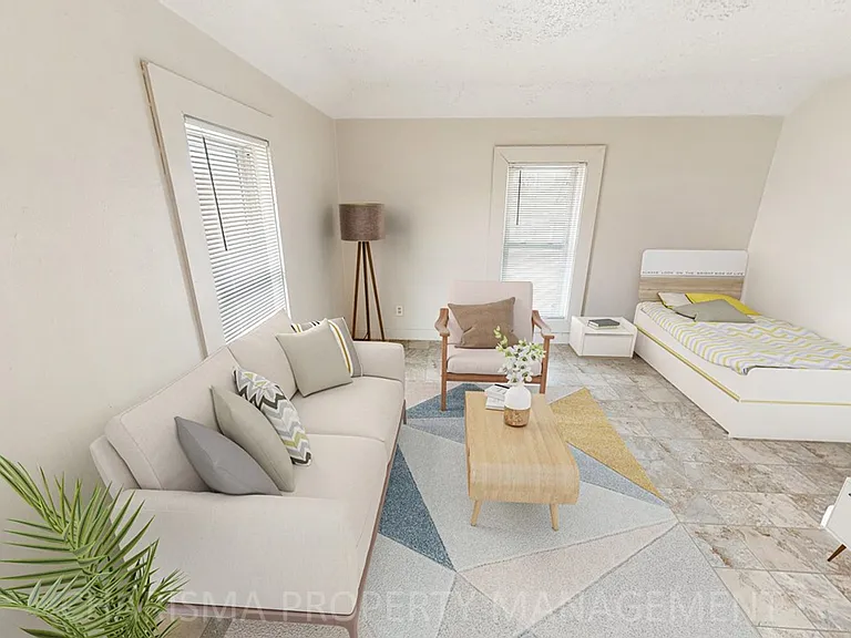 817 W 11th St #4 — Photo 2