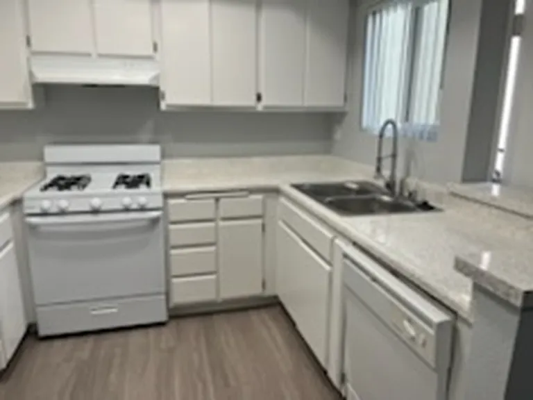 Sand Castle Apartments — Photo 21