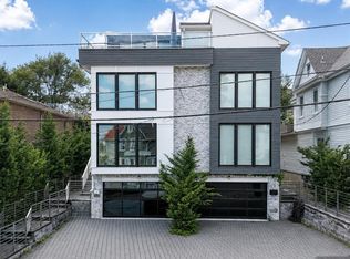 14 Valley Pl, Edgewater, NJ 07020