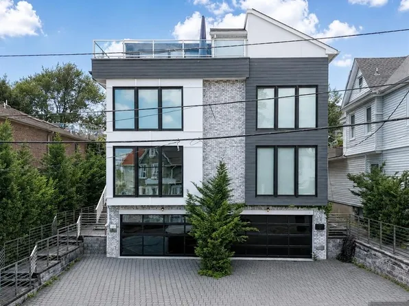 14 Valley Pl, Edgewater, NJ 07020