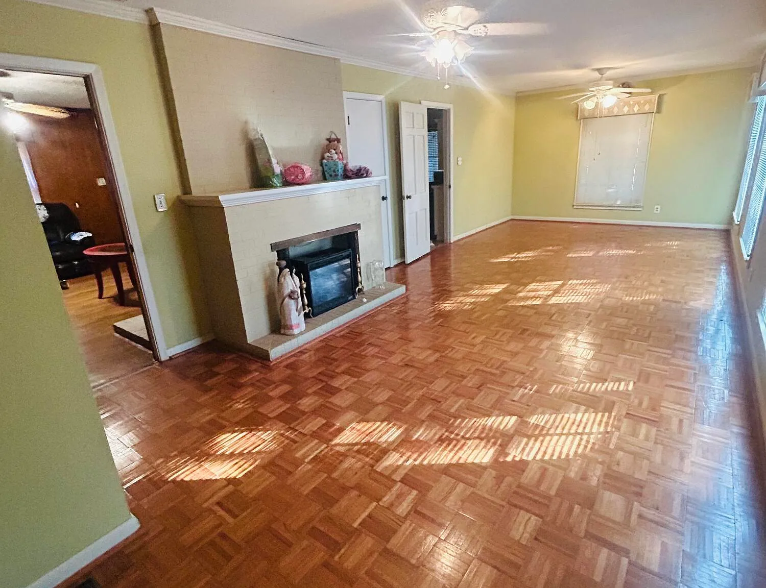 4 bed, 2400 sqft, $1,600 — Photo 4