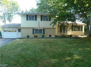 480 Shorecliff Dr, Rochester, NY 14612