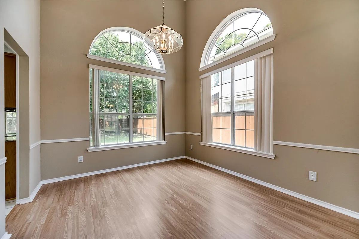 Building Photo - 2113 Glenmont Dr