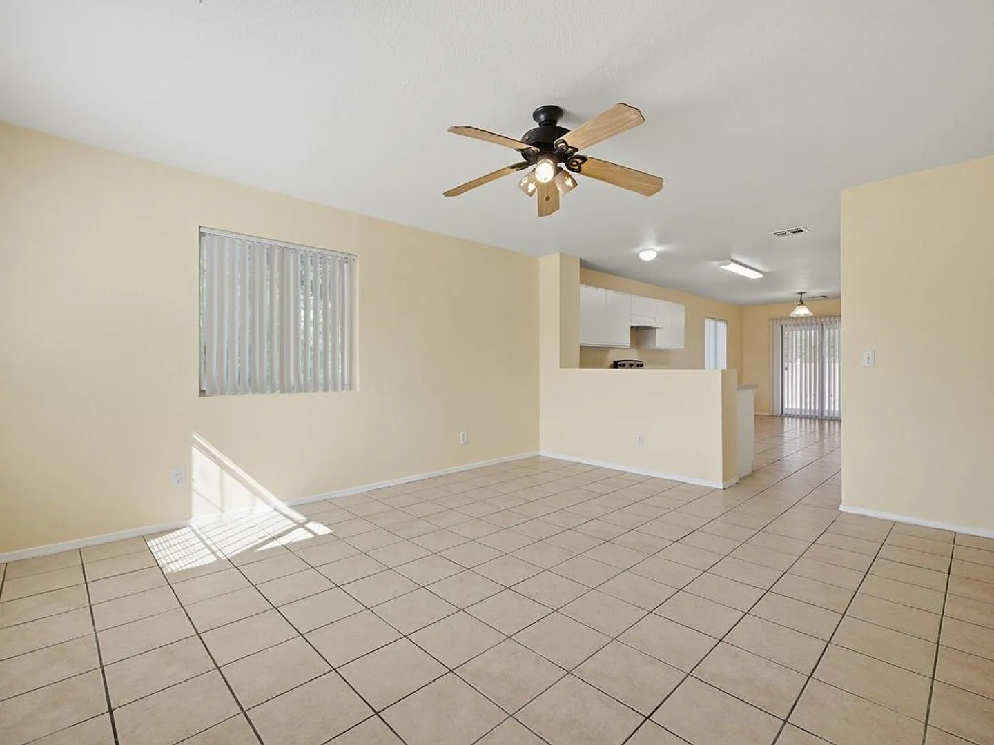 Stella Vann 3 Bed 2 Bath Open Floorplan — Photo 4