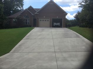 104 Fountain Dr, Sheffield, AL 35660