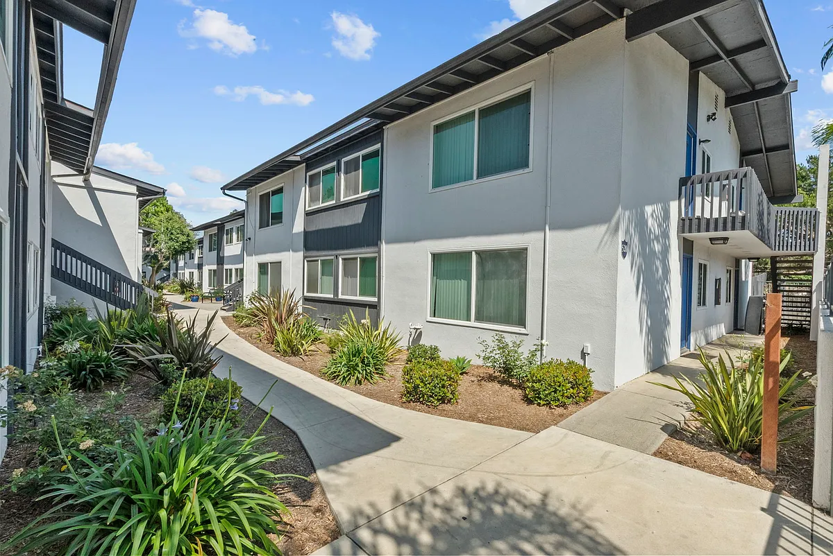 Building Photo - Ivy at Carrillo