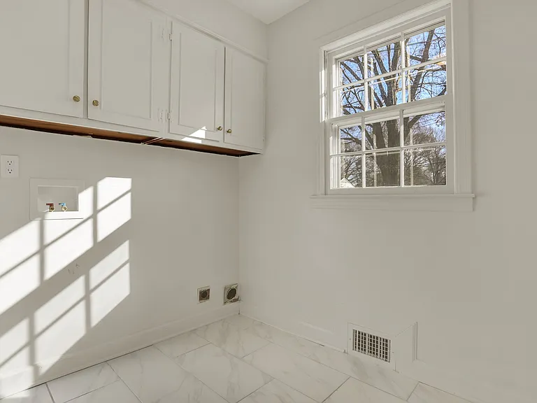 7126 Kings Castle Cv — Photo 12