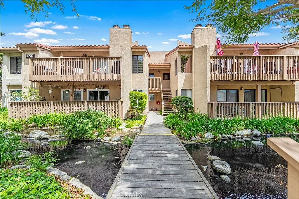 3 bed, 1272 sqft, $4,975 — Photo 1