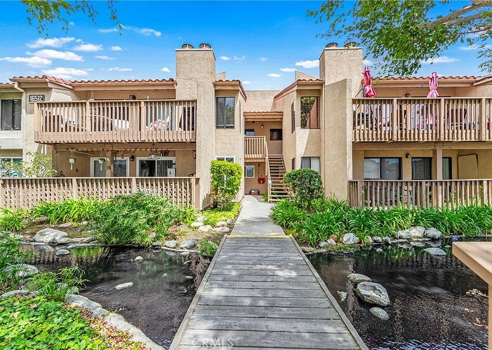 Entryway, lower right condo