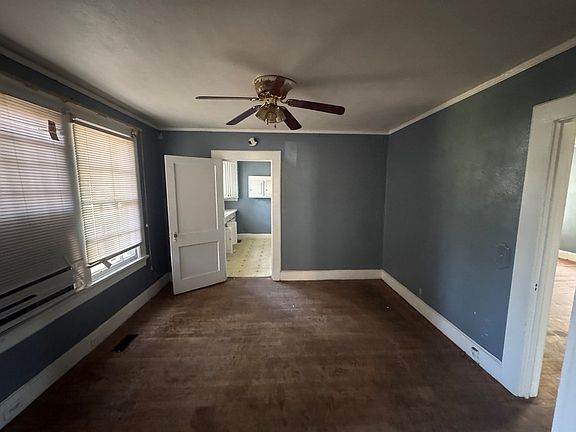 4th image of 2913 Lee St