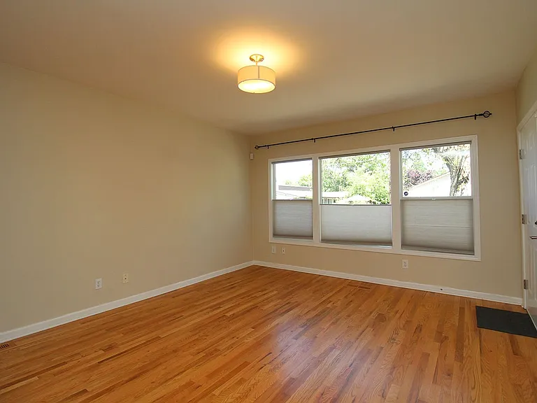 5401 NE 15th Ave — Photo 5