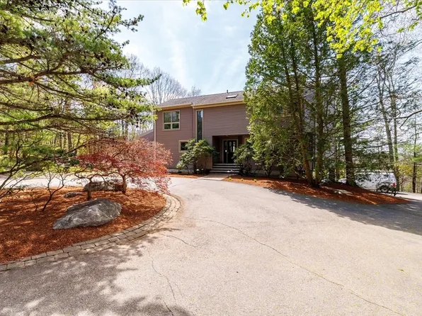 35 Hickory Dr, Worcester, MA 01609
