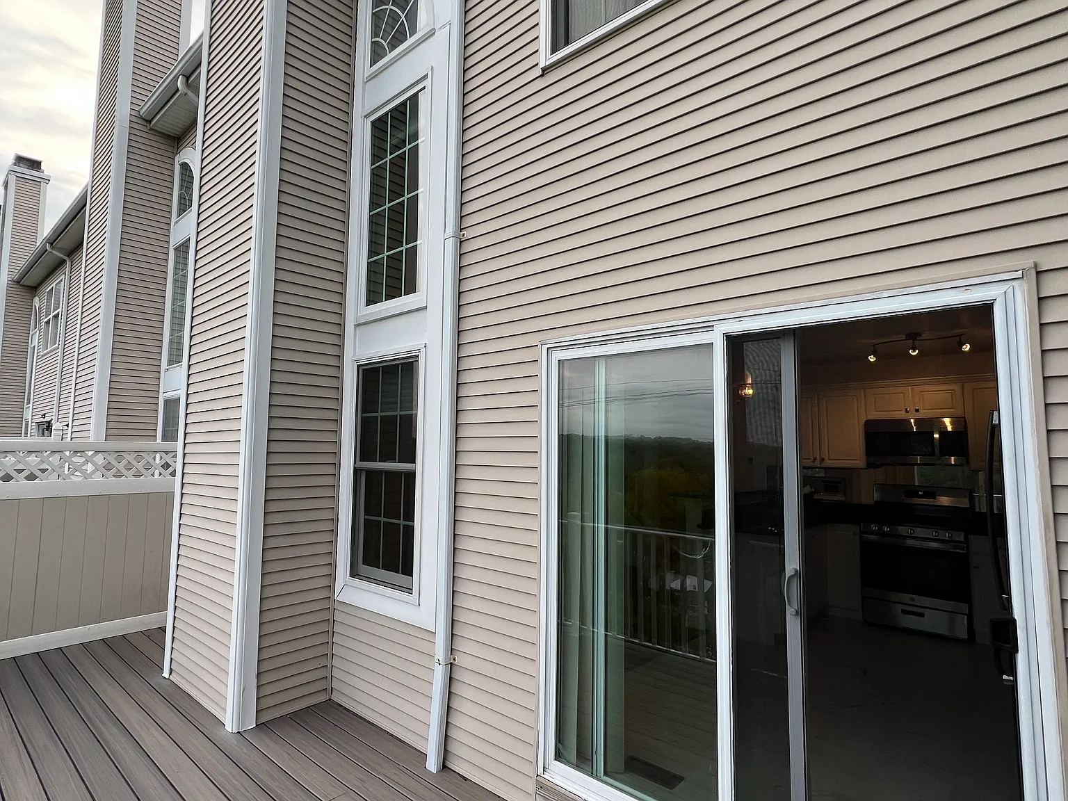 3 bed, 3.5 bath, 1972 sqft, $3,250 — Photo 4