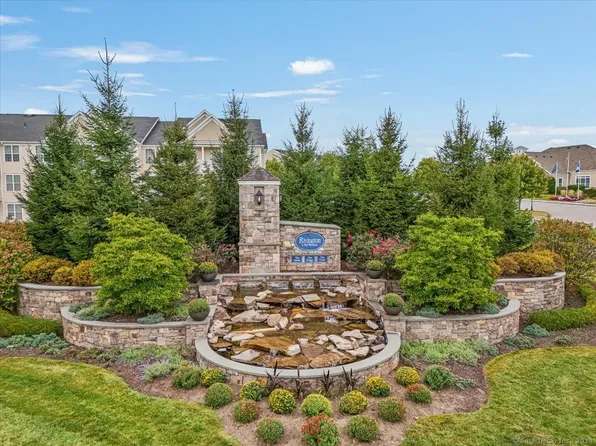 726 Center Meadow Lane #726, Danbury, CT 06810