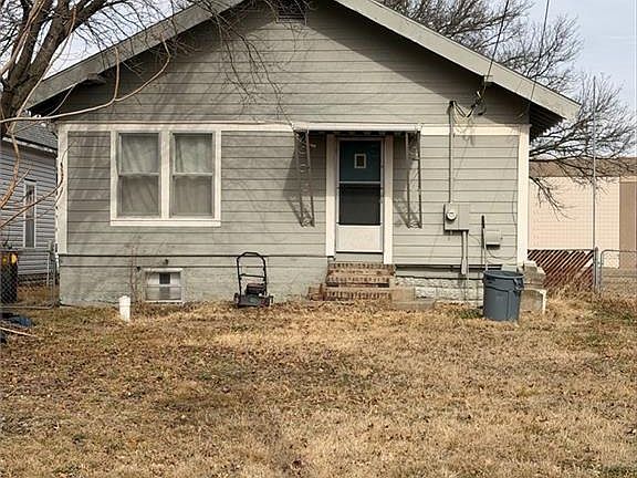 2nd image of 103 W Kansas St