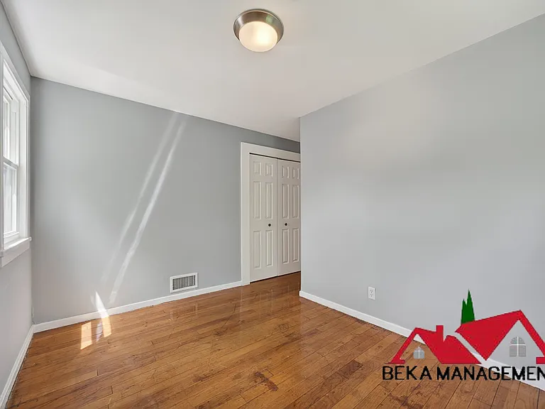 2264 Delton Ct — Photo 6