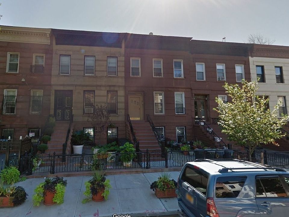 1st image of 440 Bainbridge St