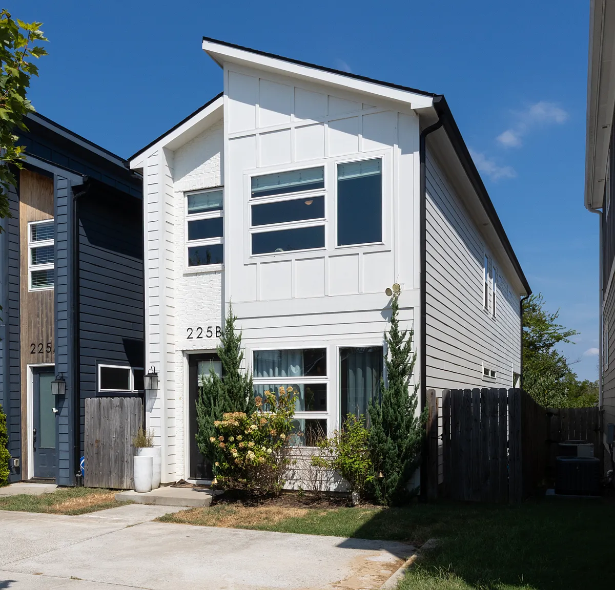 4 bed, 2098 sqft, $3,750 — Photo 2