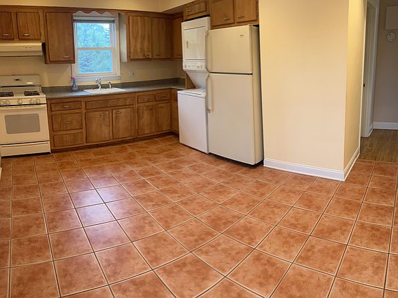 4th image of 27 University Ave Floor 2