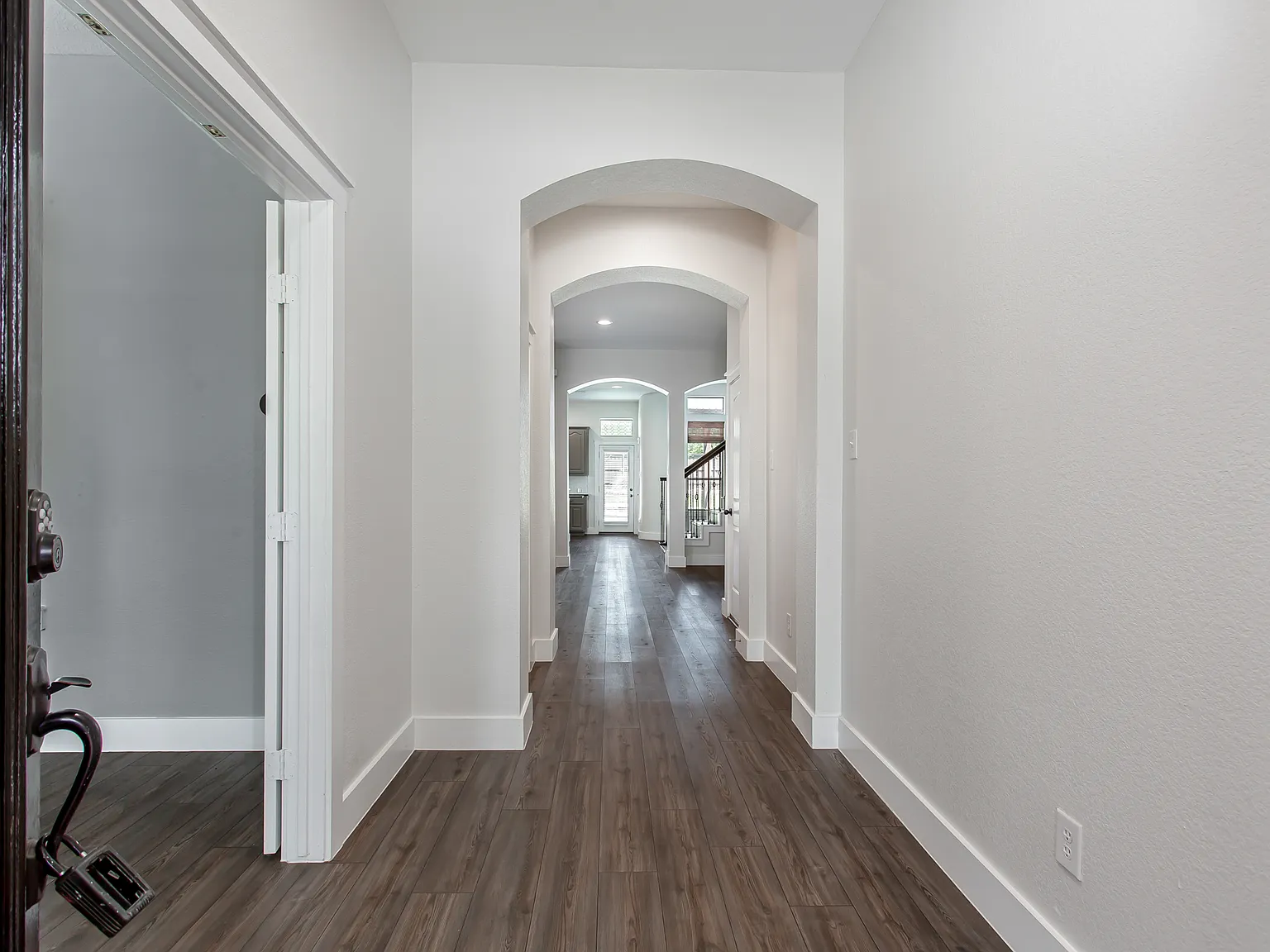 3 bed, 2.5 bath, 3483 sqft, $3,750 — Photo 3