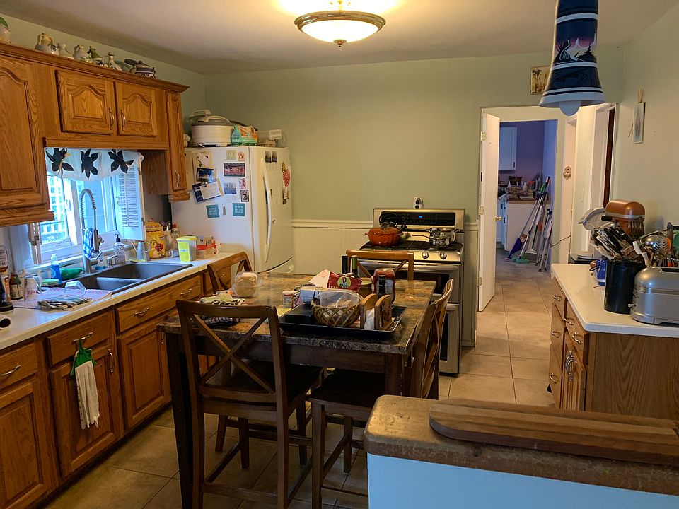 Kitchen tile floor and open 