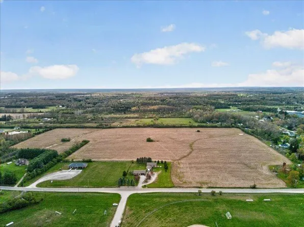 7645 Sayles Rd, Yale, MI 48097