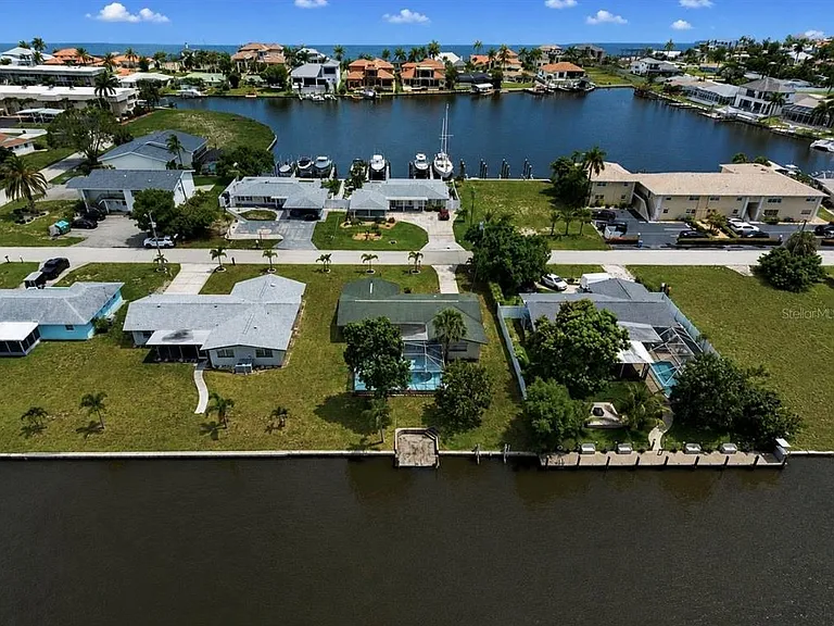 1725 Bikini Ct — Photo 37