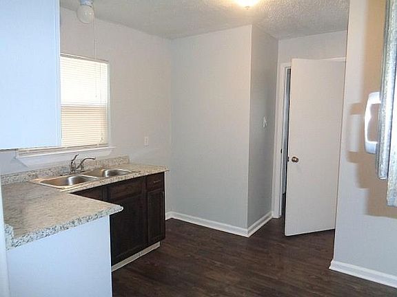 5th image of 6918 Coleshire Dr