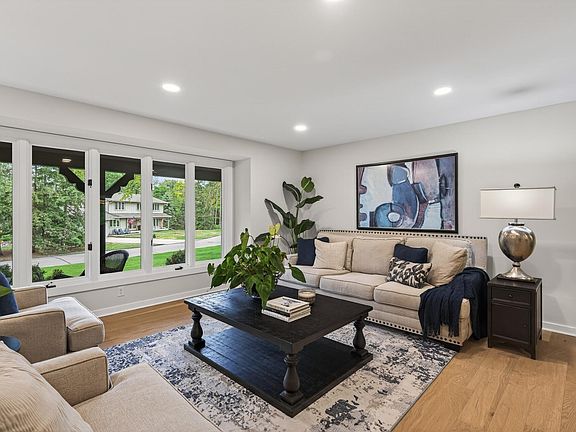 5th image of 2841 Mayfield Rd