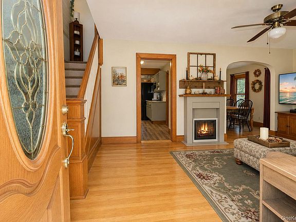 3rd image of 8 Budd Avenue