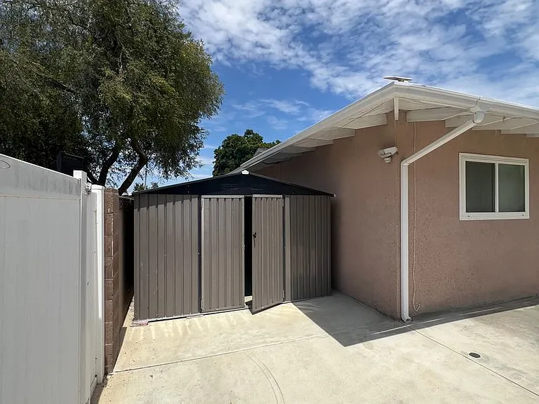 1830 W Bernardy Pl #B — Photo 3