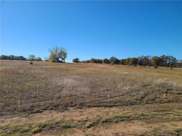2 Victory Ln, Prague, OK 74864
