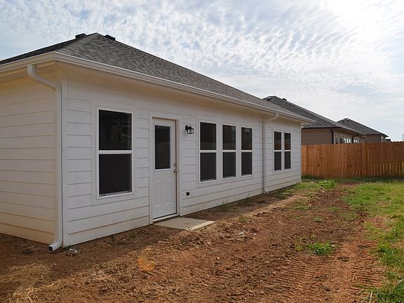 4th image of 307 Hoover Rd