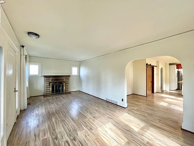 5222 35th Ave NE — Photo 5