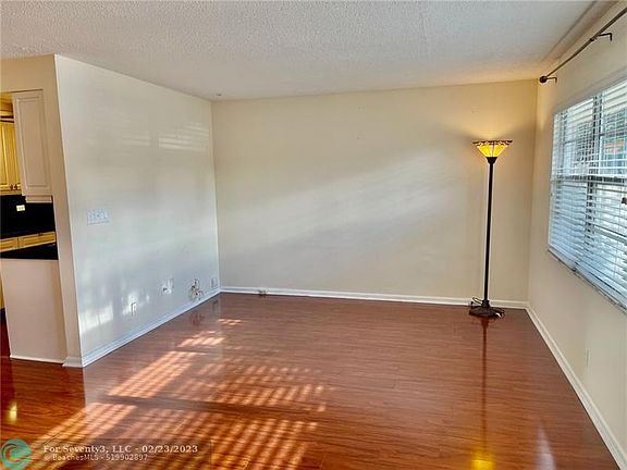 3rd image of 2903 Victoria Cir APT E1