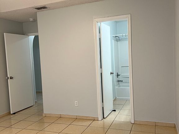 4th image of 1012 Boston St