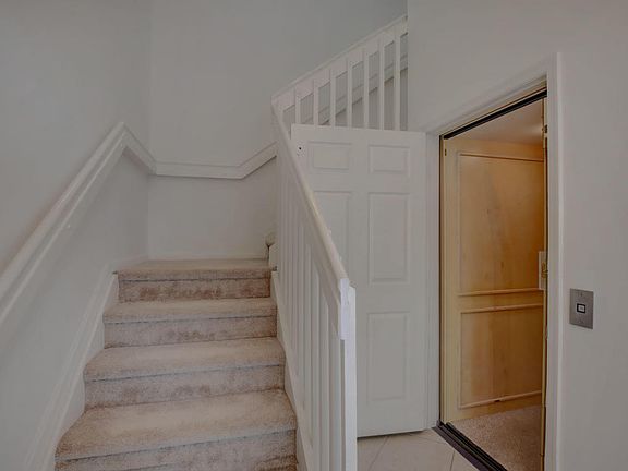 3rd image of 12426 Crystal Pointe Dr Unit 201