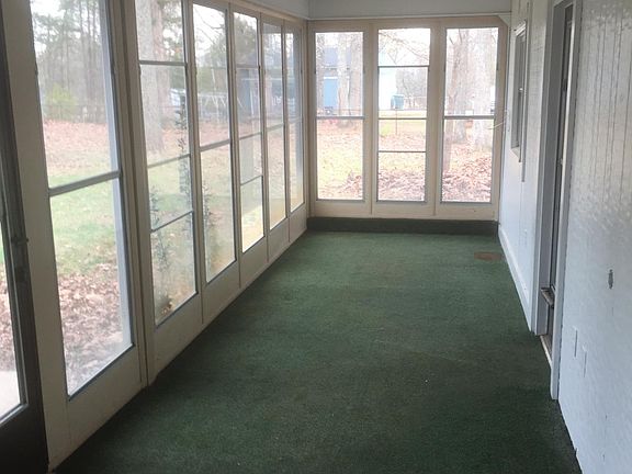 Sun/screened in porch 
