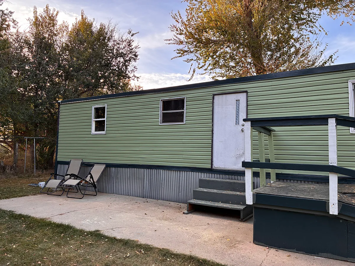 Building Photo - 2701 Robinson St #H03