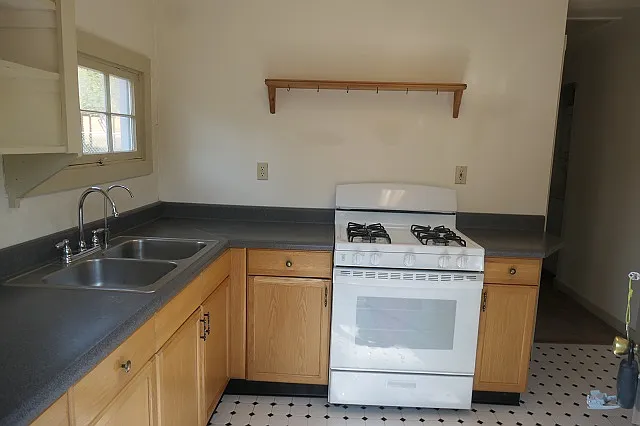 30452 Hilltop Dr — Photo 10