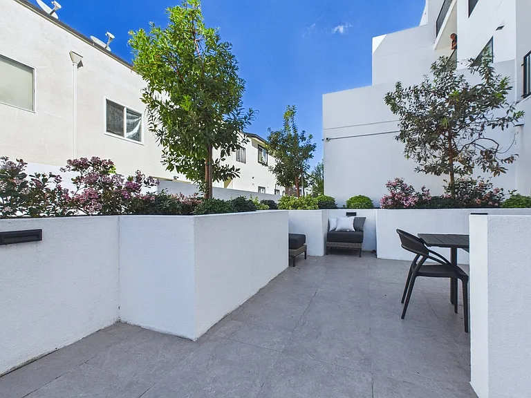 The Harper on Beverly — Photo 14